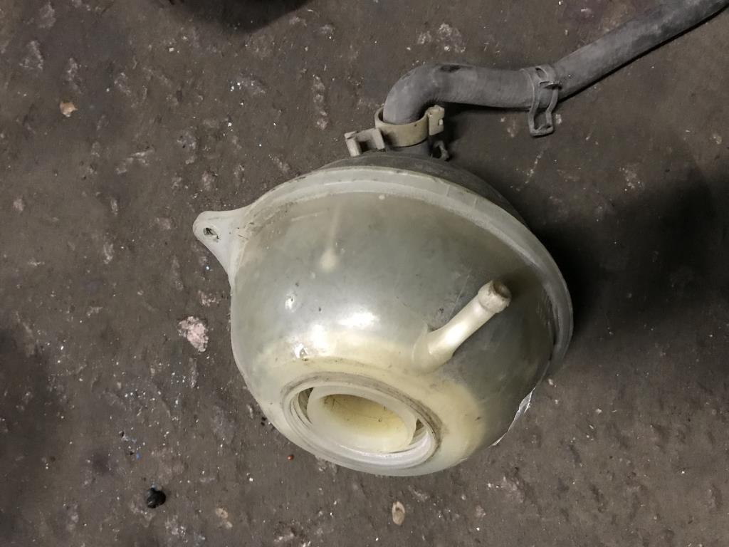 Volkswagen Passat (B4) 1994-1996 для Бачок расширительный