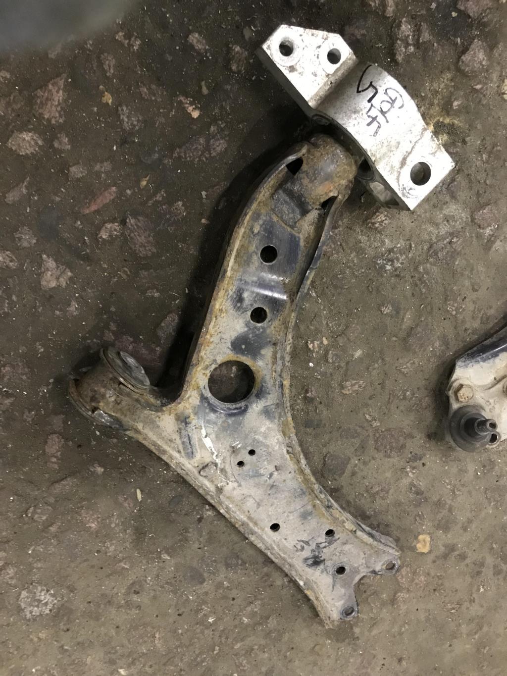 Volkswagen Caddy III 2004-2010 для Рычаг передний левый