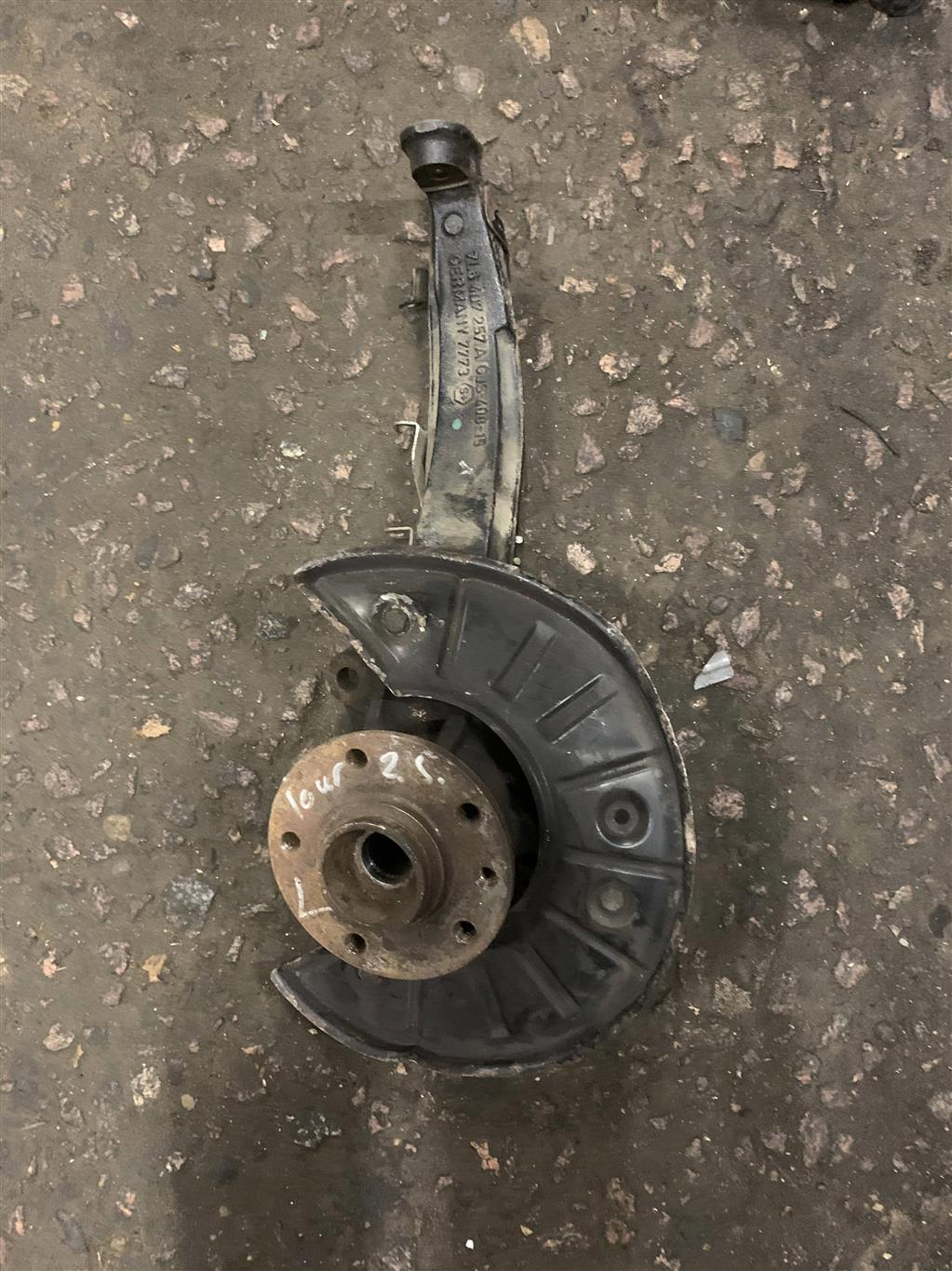 Volkswagen Touareg 7L 2002-2006 для Кулак поворотный передний левый