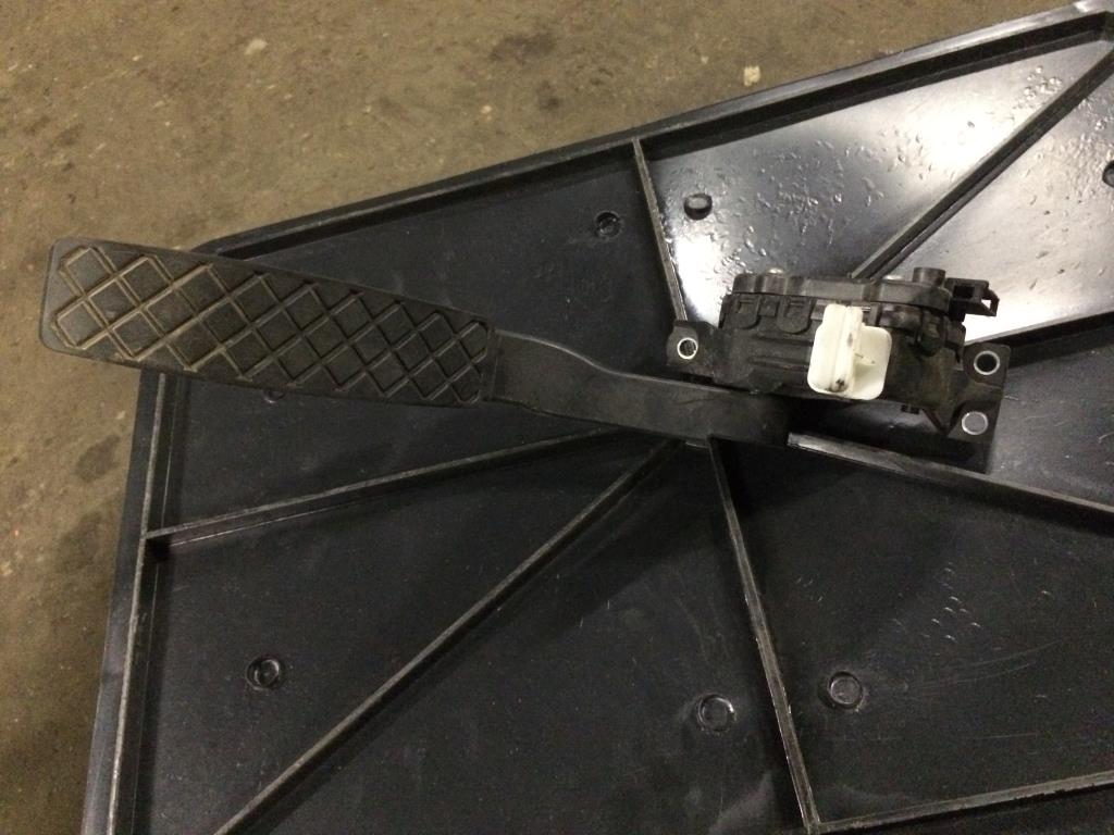 Volkswagen Touareg 7L 2007-2010 для Педаль газа