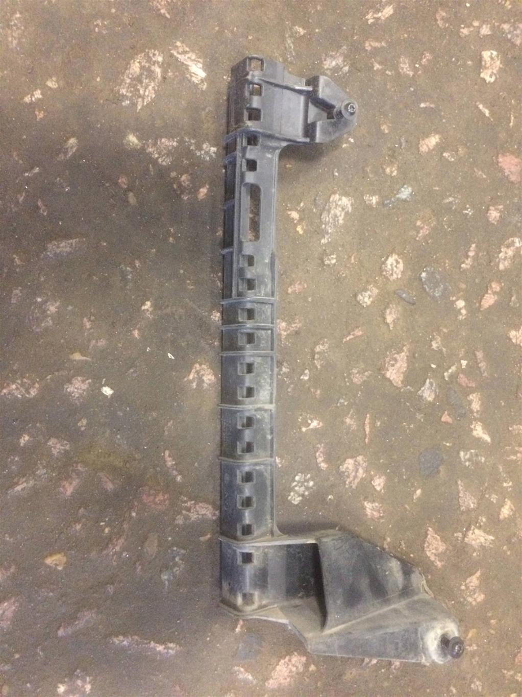 Audi Q7 (4L)  2005 - 2009 для Направляющая стеклоподъемника двери передней левой