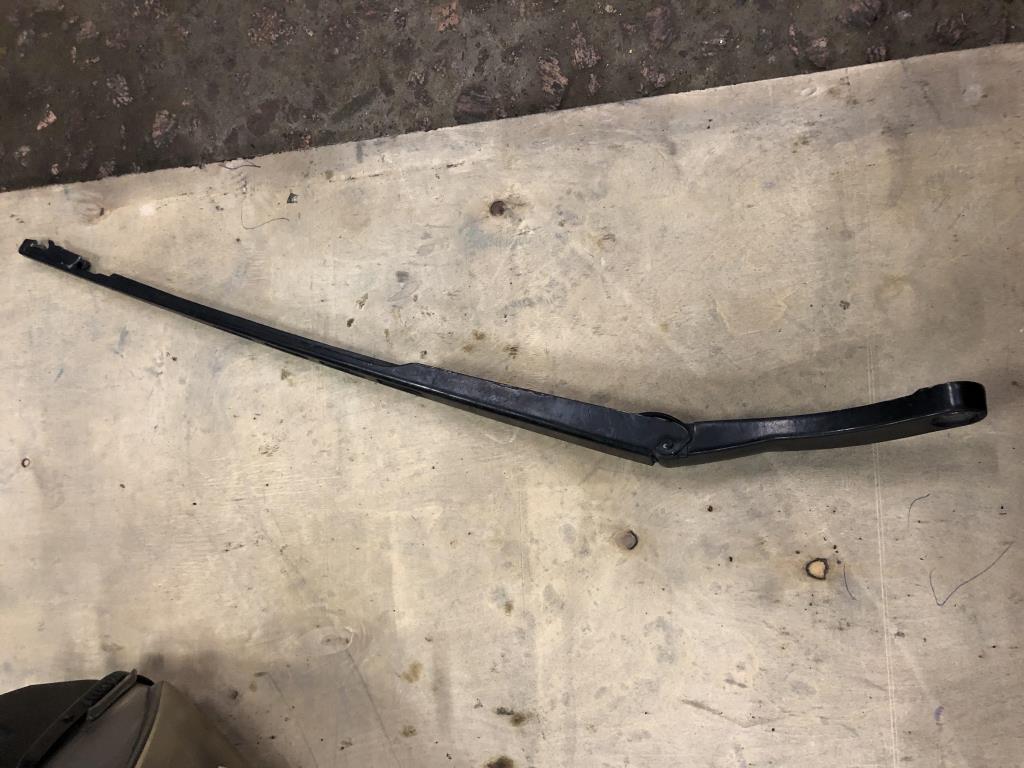 Audi A6 (C6 4F) 2005-2008 для Поводок стеклоочистителя передний правый