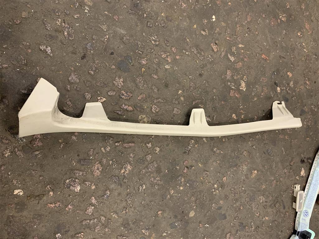 Volkswagen Passat (B6) 2005-2010 для Обшивка колесной арки левая