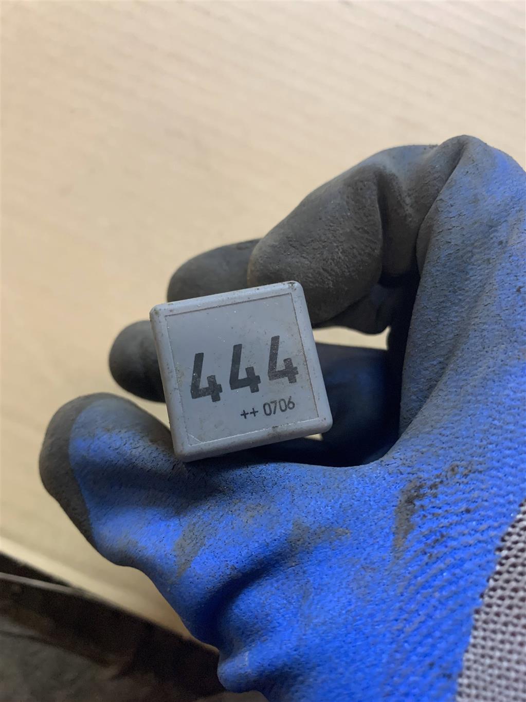 Audi Q7 (4L)  2005 - 2009 для Реле 444