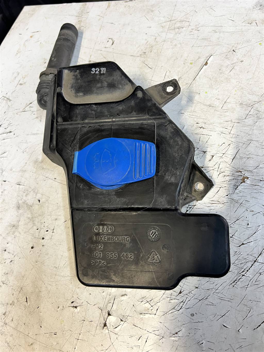 Audi A6 C7 для Горловина бачка омывателя