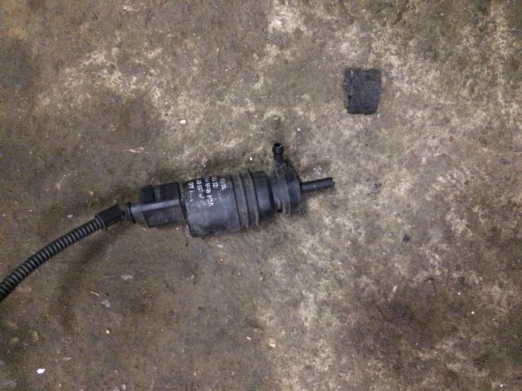 Volkswagen Golf V 2003-2009 для Мотор стеклоомывателя передний