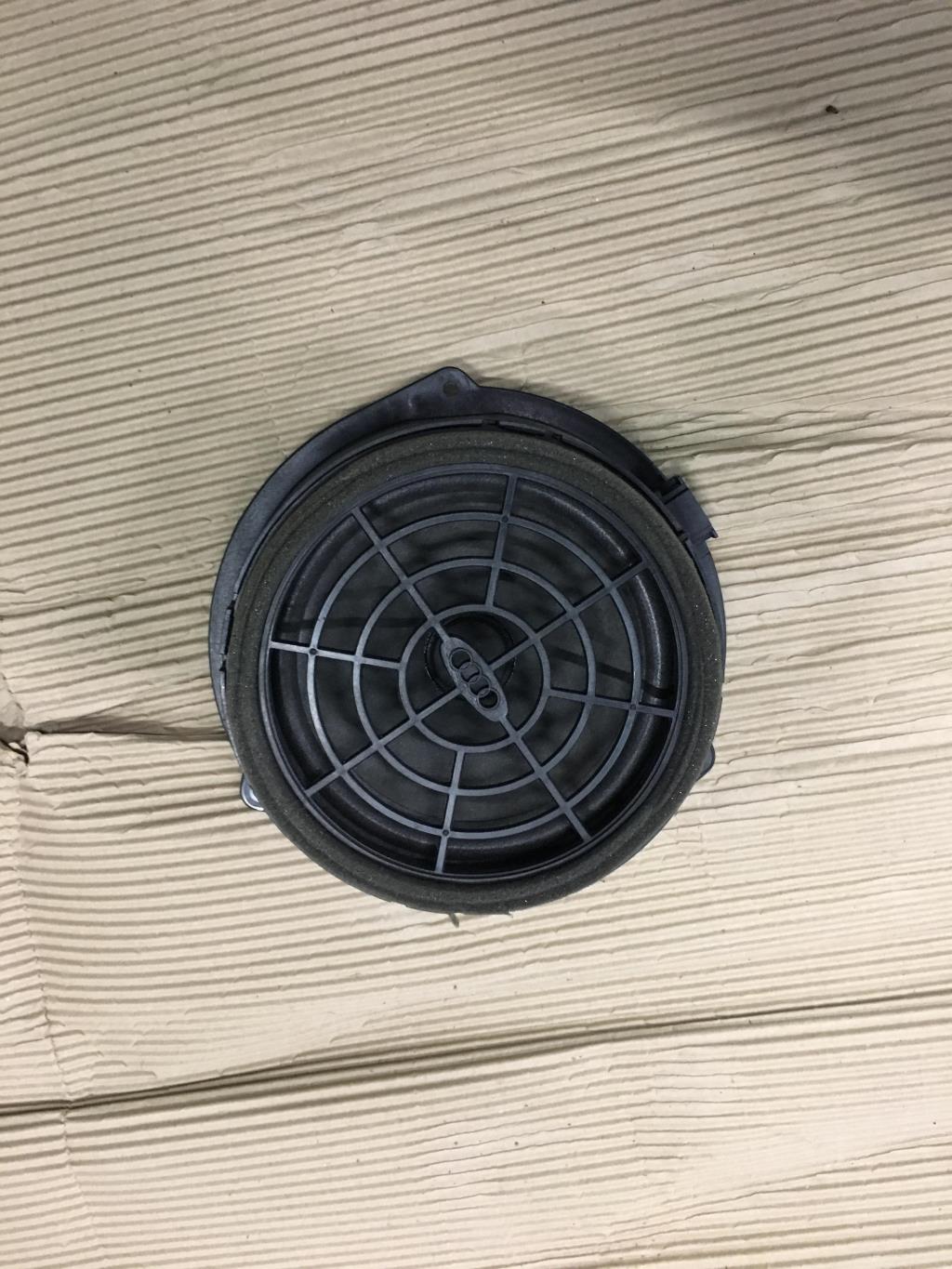 Audi A4 (B8) 2007-2012 для Динамик