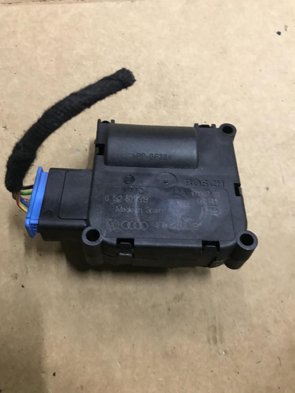 Audi Q7 (4L)  2005 - 2009 для Мотор заслонки печки