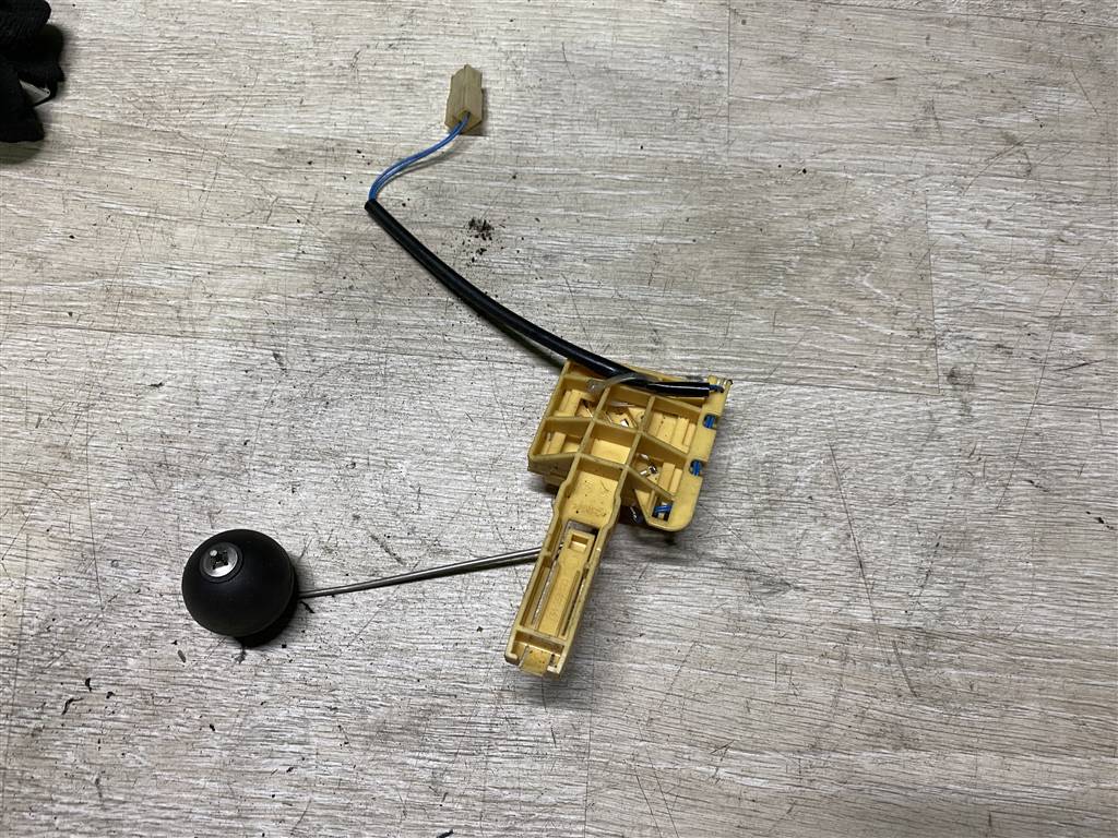 Volkswagen Touareg 7L 2007-2010 для Датчик уровня топлива