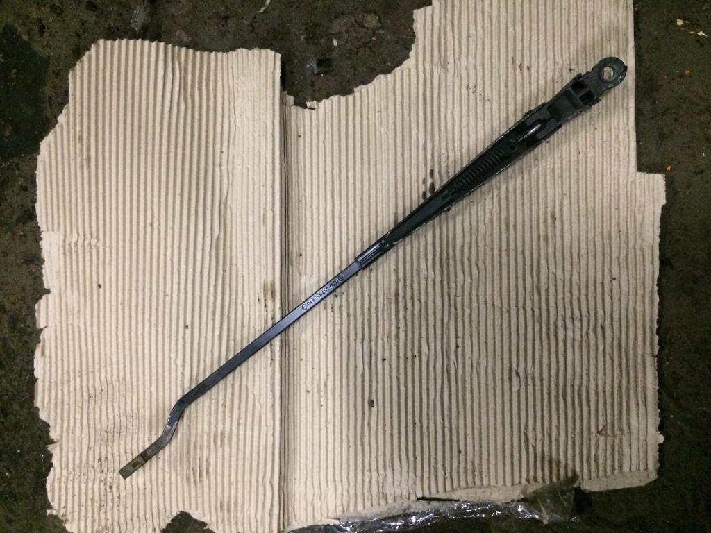 Volkswagen Passat (B3) 1988-1993 для Поводок стеклоочистителя передний правый