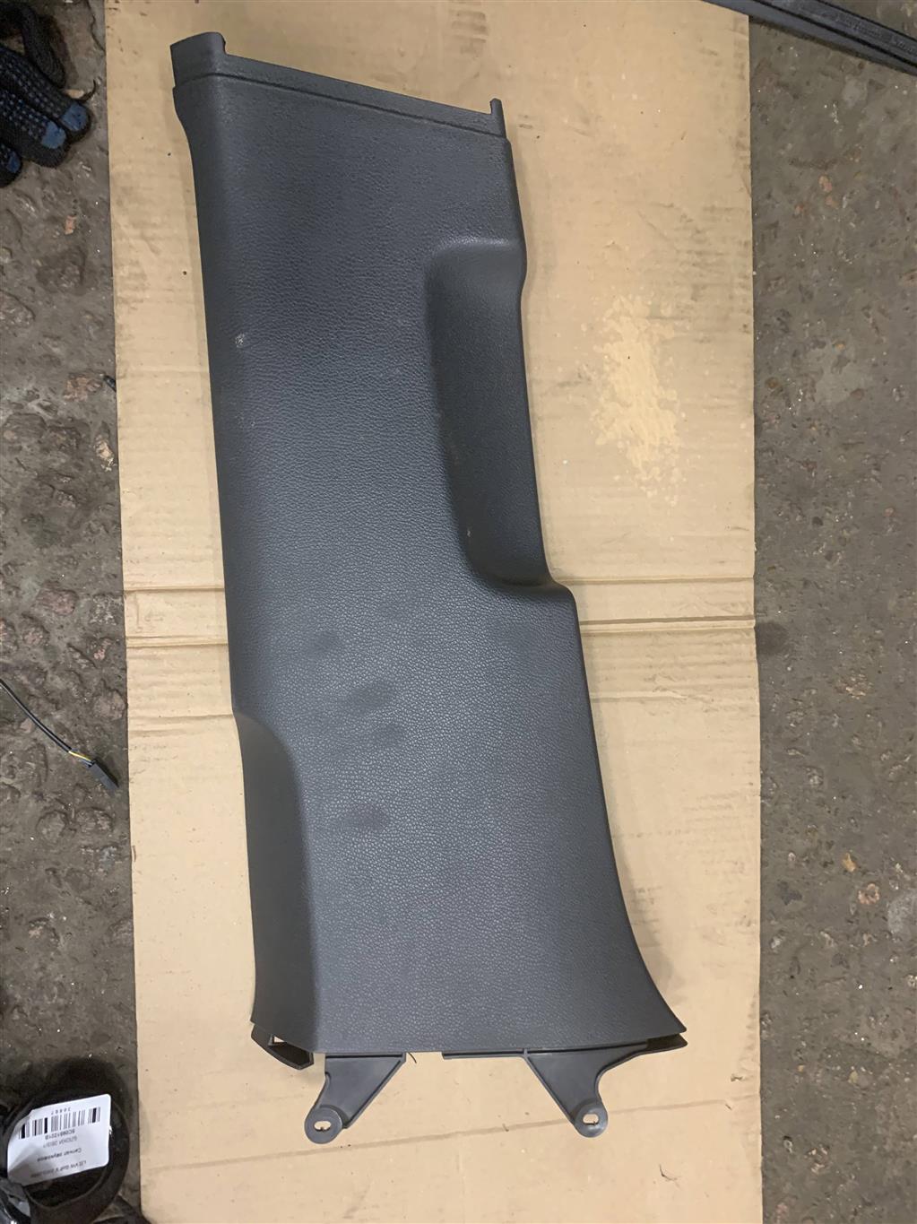 Volkswagen Golf V 2003-2009 для Обшивка стойки