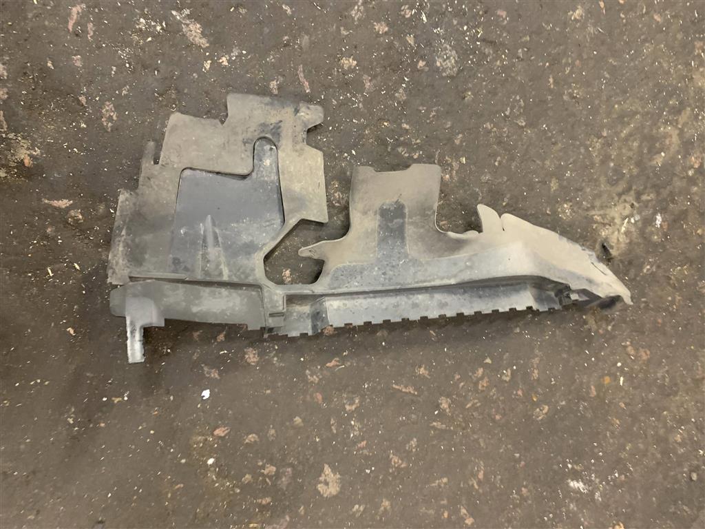 Audi A6 (C6 4F) Allroad quattro 2005-2012 для Воздуховод радиатора правый