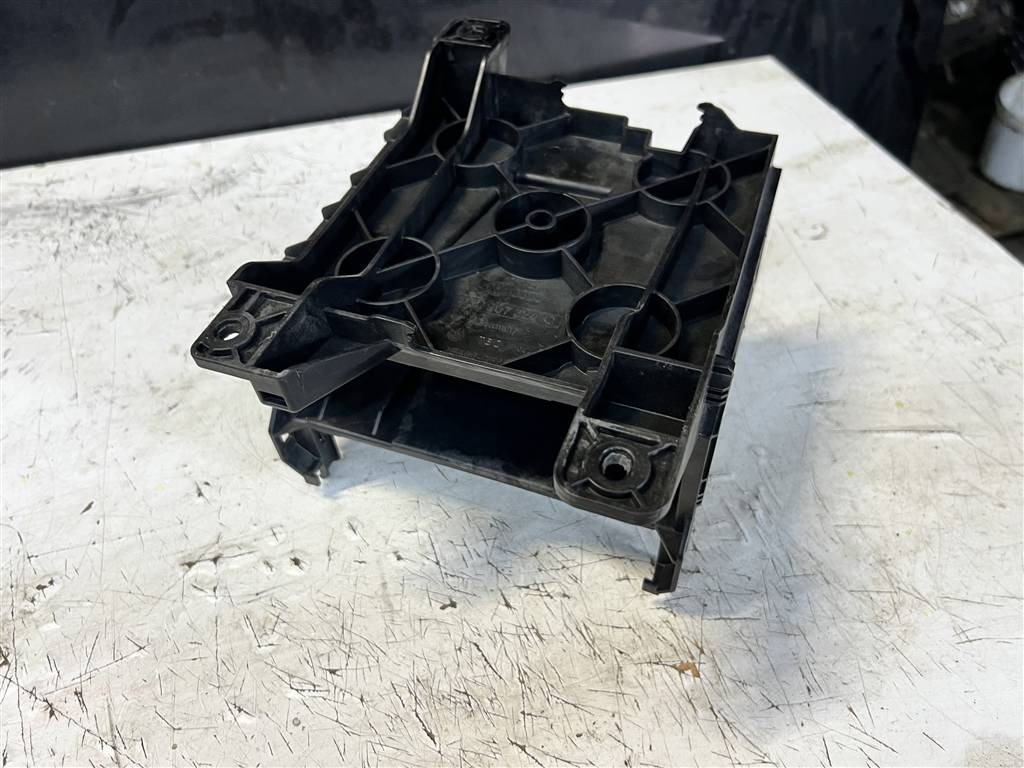 Audi A6 C7 для Кронштейн блока управления