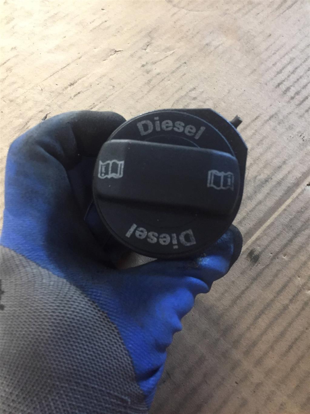 Audi A6 (C6 4F) 2005-2008 для Крышка топливного бака