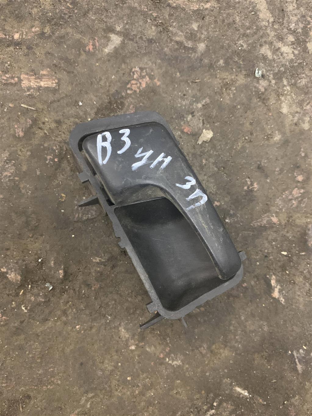 Volkswagen Passat (B3) 1988-1993 для Ручка двери внутренняя правая