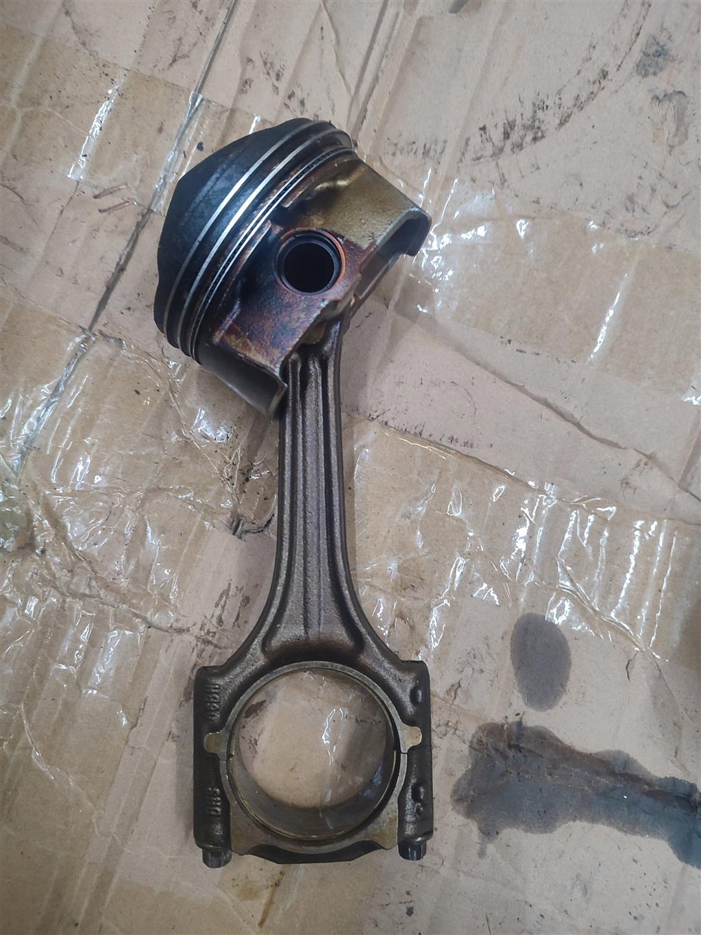 Volkswagen Passat (B6) 2005-2010 для Поршень с шатуном