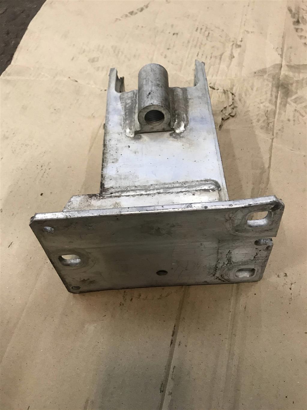 Audi A5/S5 Coupe (8T) 2007-2011 для Кронштейн усилителя переднего бампера правый