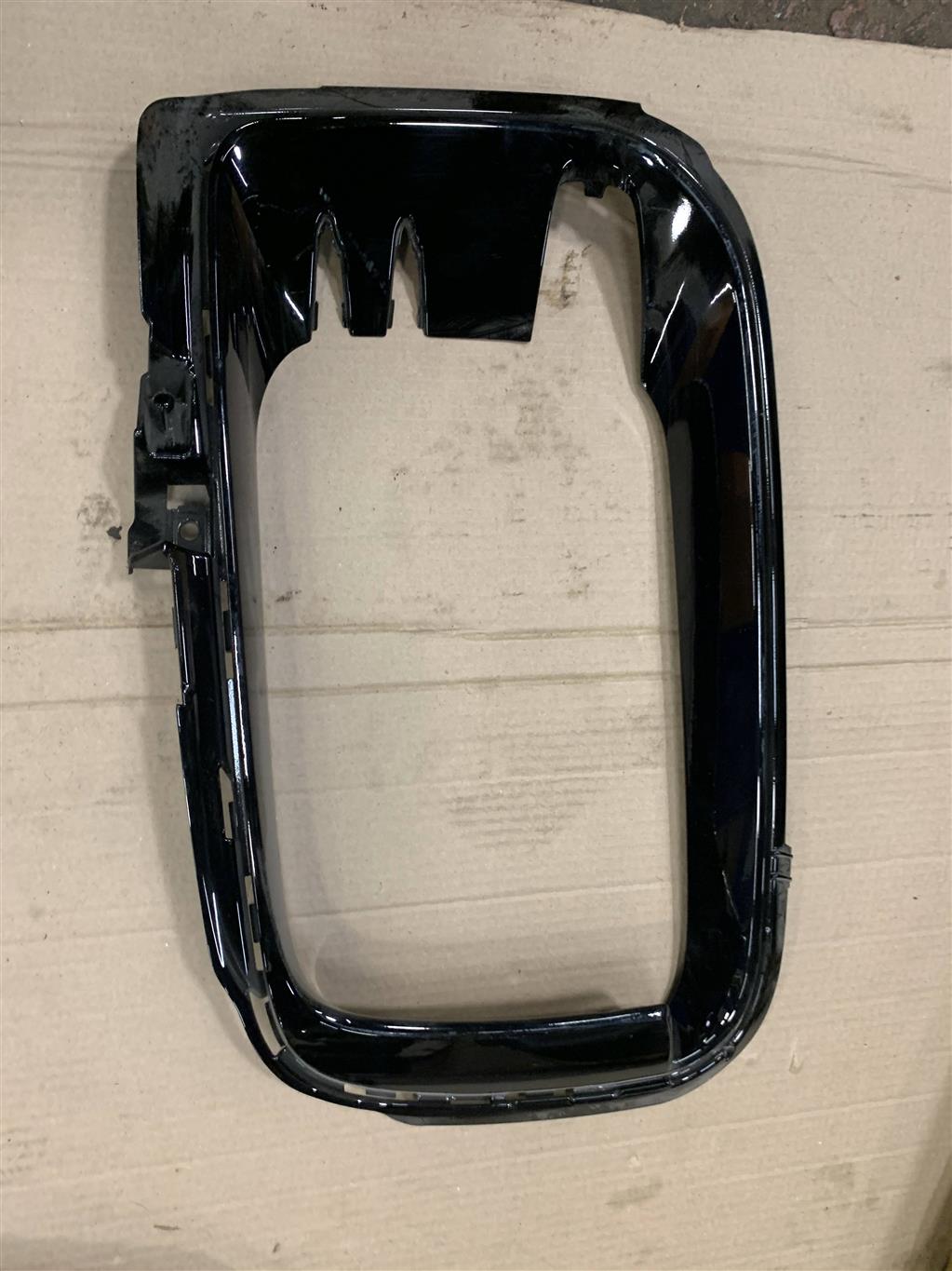 Porsche   Cayenne III 2018 - >> для Решетка в бампер левая