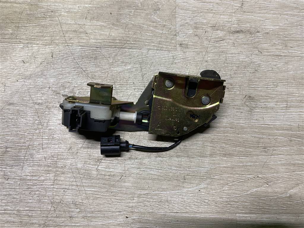 Volkswagen Touareg 7L 2002-2006 для замок стекла крышки багажника