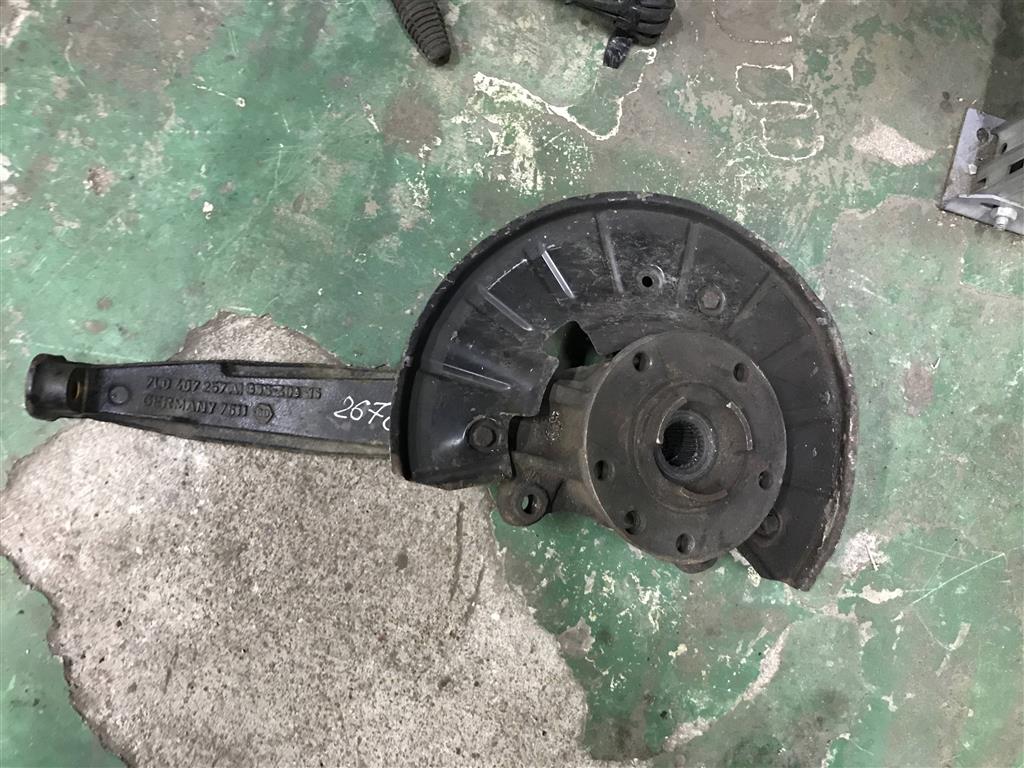 Volkswagen Touareg 7L 2007-2010 для Кулак поворотный передний левый