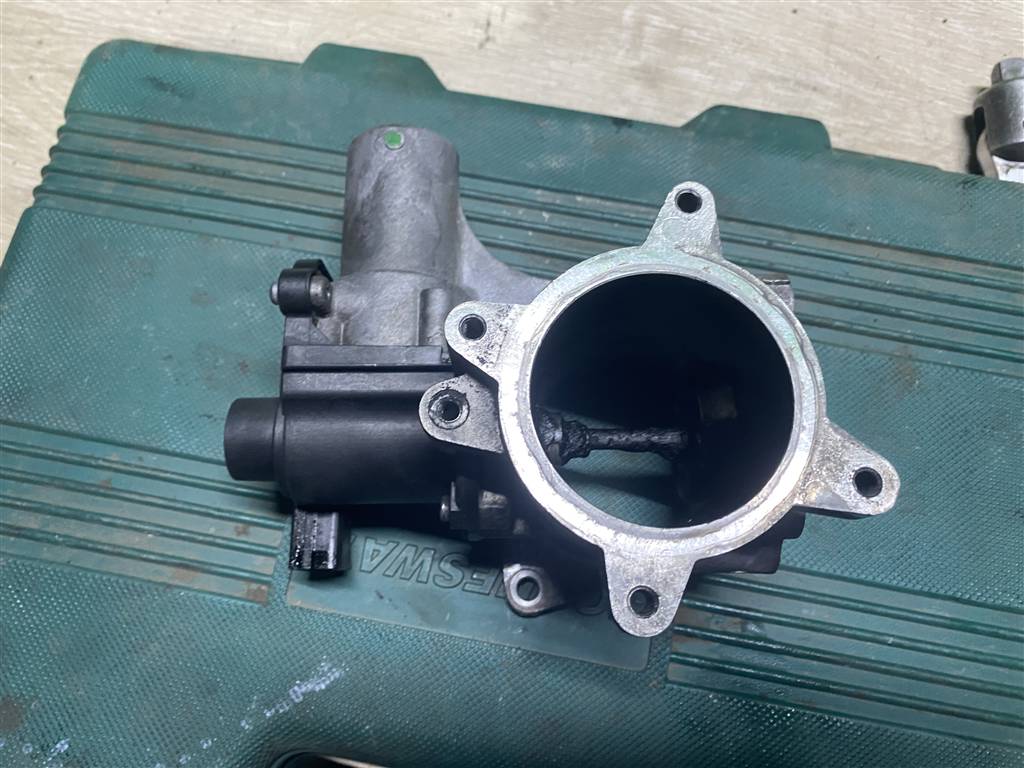 Volkswagen Touareg 7L 2007-2010 для Клапан рециркуляции выхлопных газов