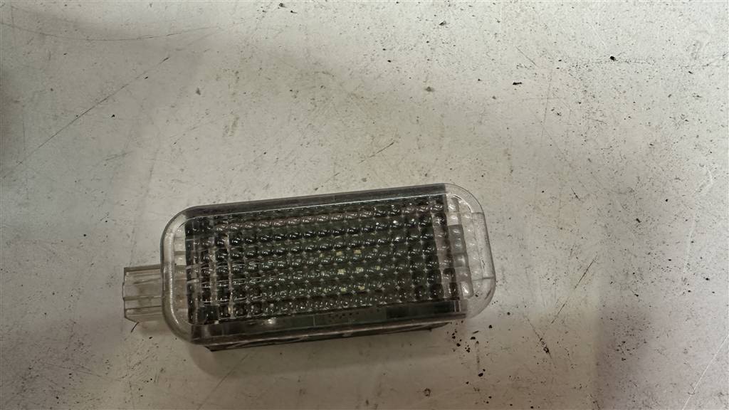 Audi A3 (8V) 2016-2019 рестайлинг для Плафон салонный