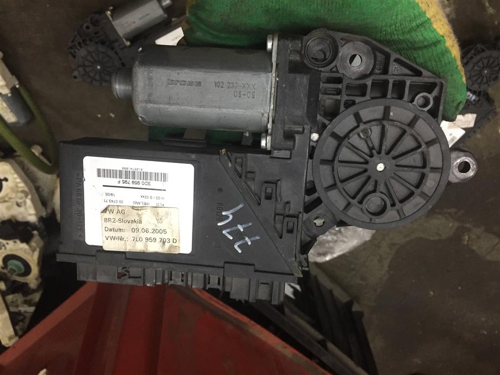 Volkswagen Touareg 7L 2002-2006 для Мотор стеклоподъемника