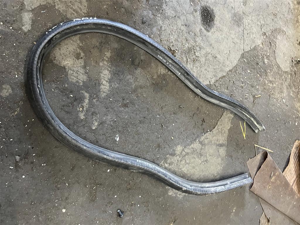 Skoda Superb 2008-2015 для Уплотнитель капота