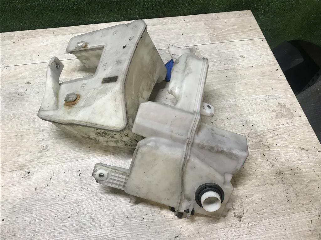 Volkswagen Passat (B7) 2011-2015 для Бачок омывателя лобового стекла