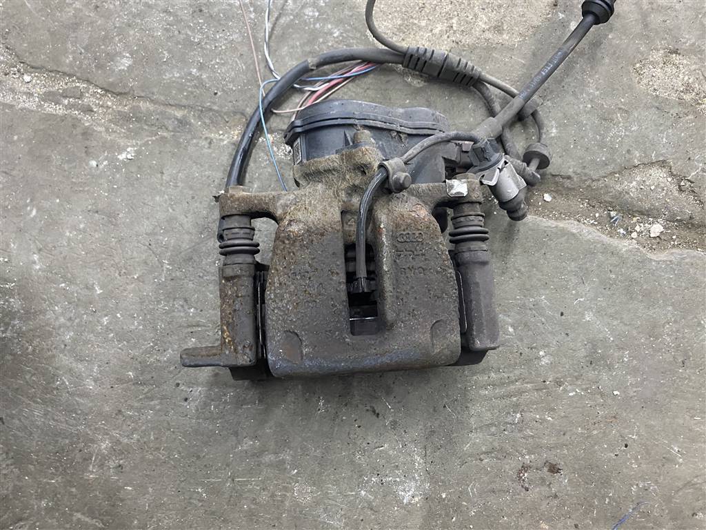 Audi A6 C7 для Суппорт задний левый