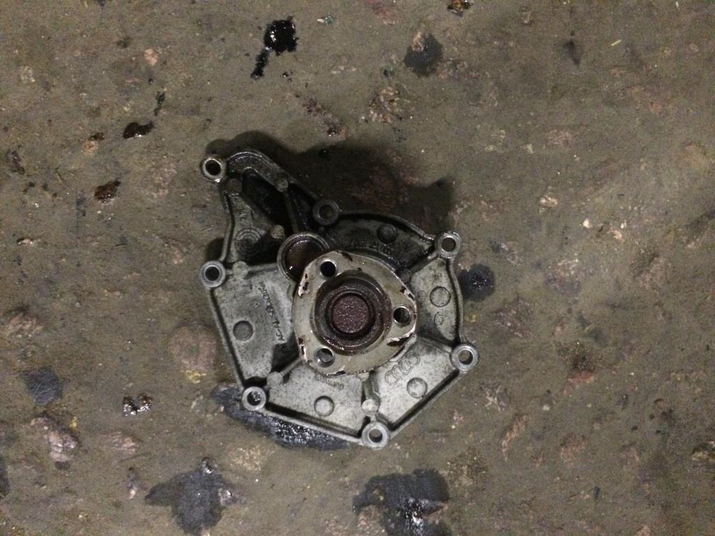 Audi Q7 (4L)  2005 - 2009 для Помпа