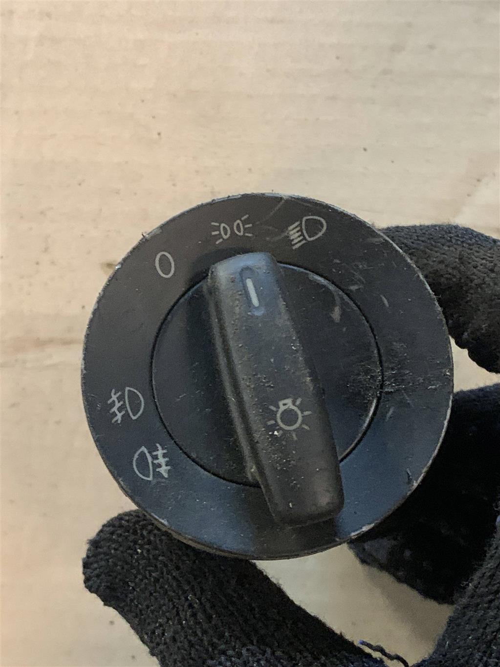 Volkswagen Caddy III 2004-2010 для Переключатель света фар