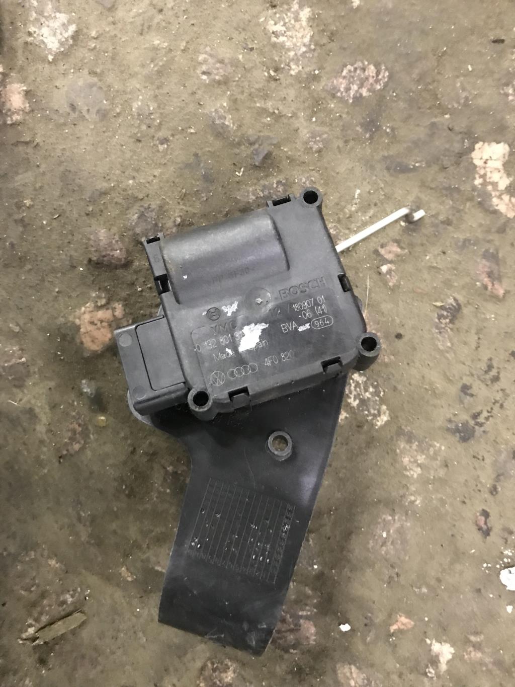 Audi Q7 (4L)  2005 - 2009 для Мотор заслонки печки