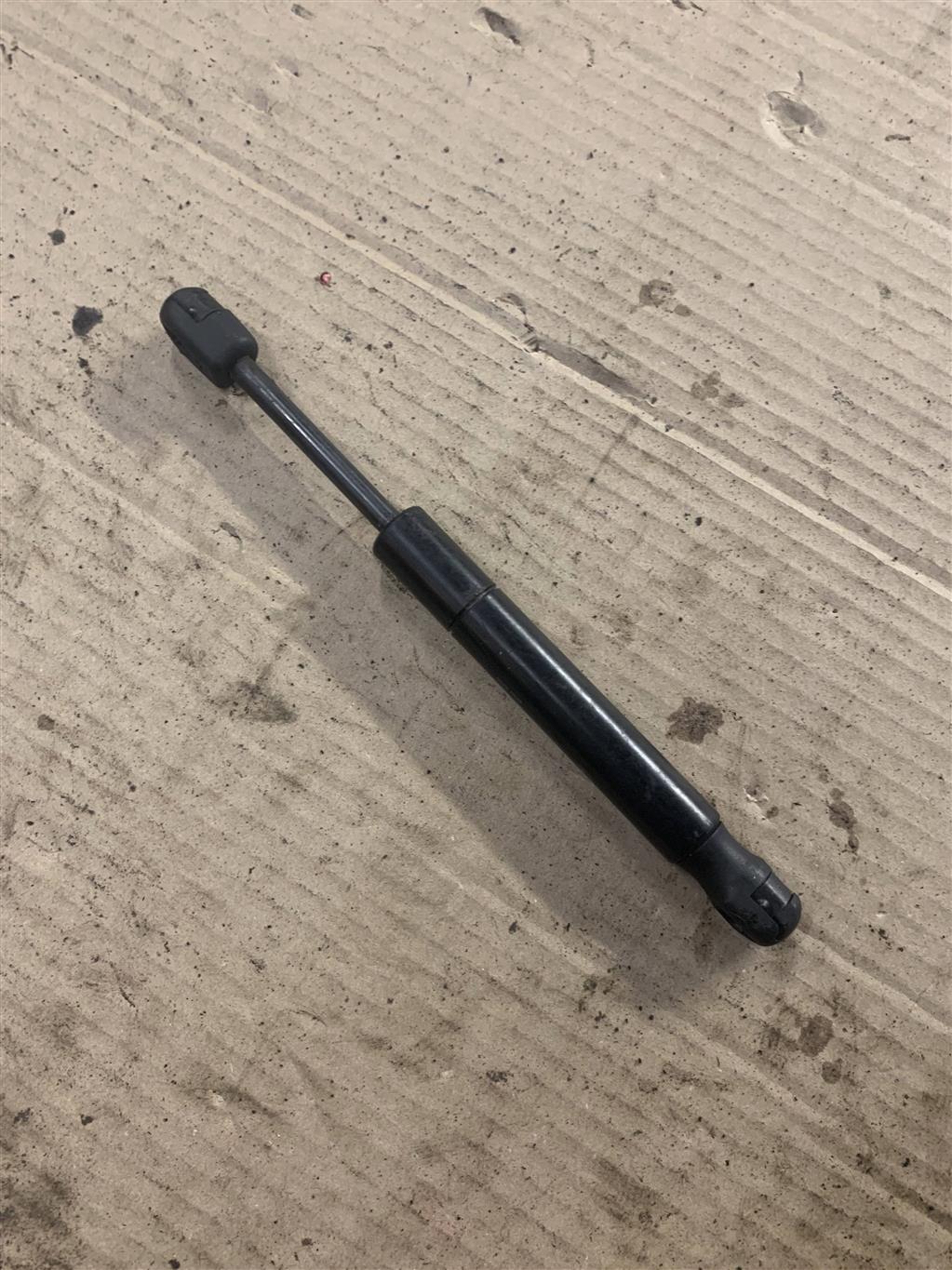 Porsche  Cayenne 955 2002-2007 для Амортизатор крышки багажника