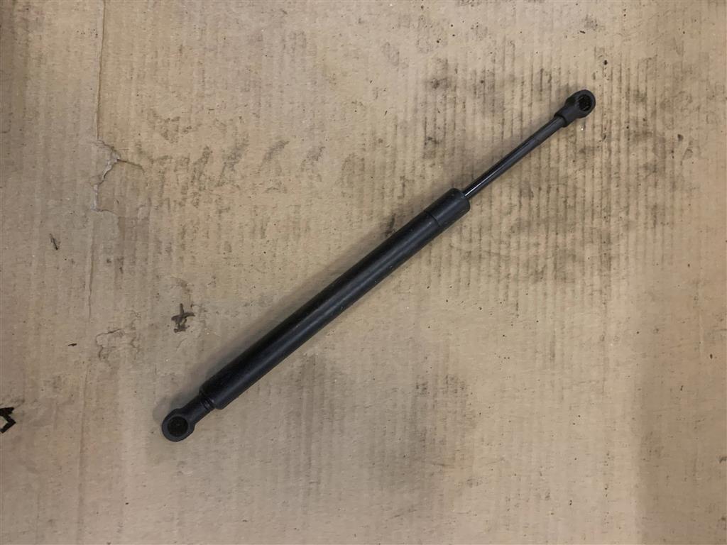 Volkswagen Touareg 7L 2002-2006 для Амортизатор крышки багажника