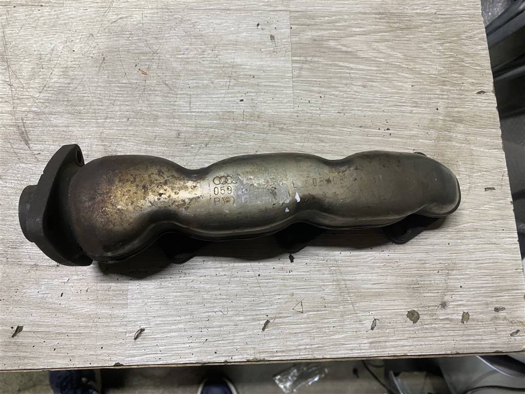 Audi Q7 (4L)  2009 - 2015 рестайлинг для Выпускной коллектор