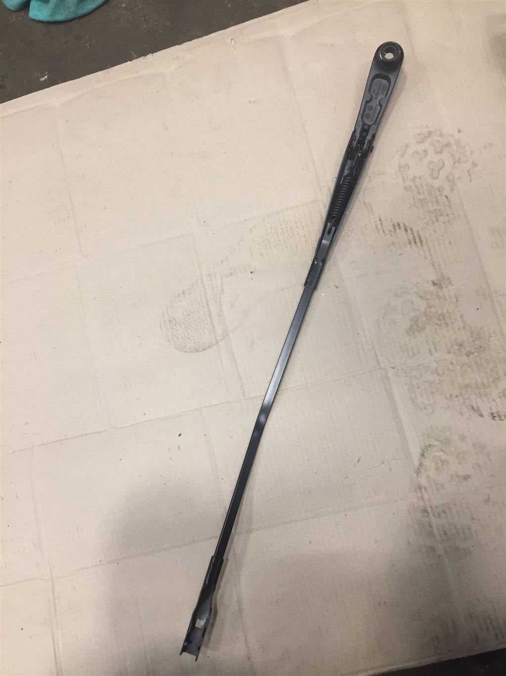 Audi Q8 2018- для Поводок стеклоочистителя передний правый