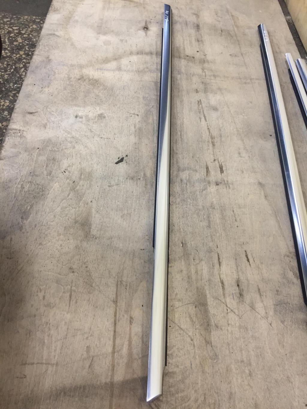 Mercedes-Benz W253 X253 GLC 2019- рестайлинг для Молдинг стекла двери передней правой