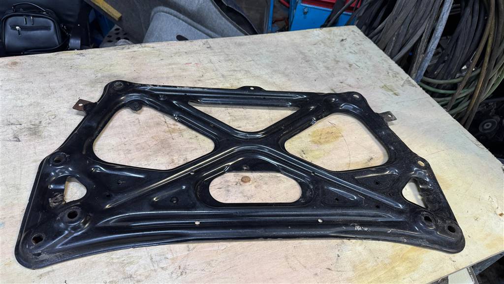 Audi A6 C7 для Распорка подрамника