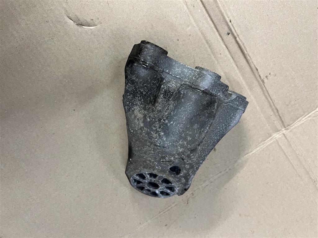 Audi Q7 (4L)  2005 - 2009 для Опора двигателя левая