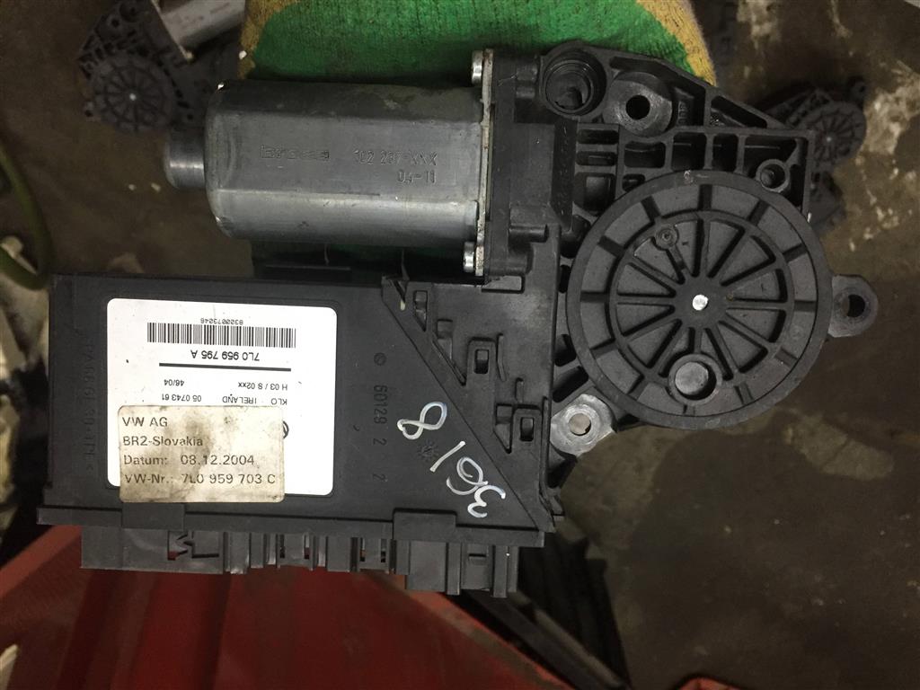 Volkswagen Touareg 7L 2002-2006 для Мотор стеклоподъемника