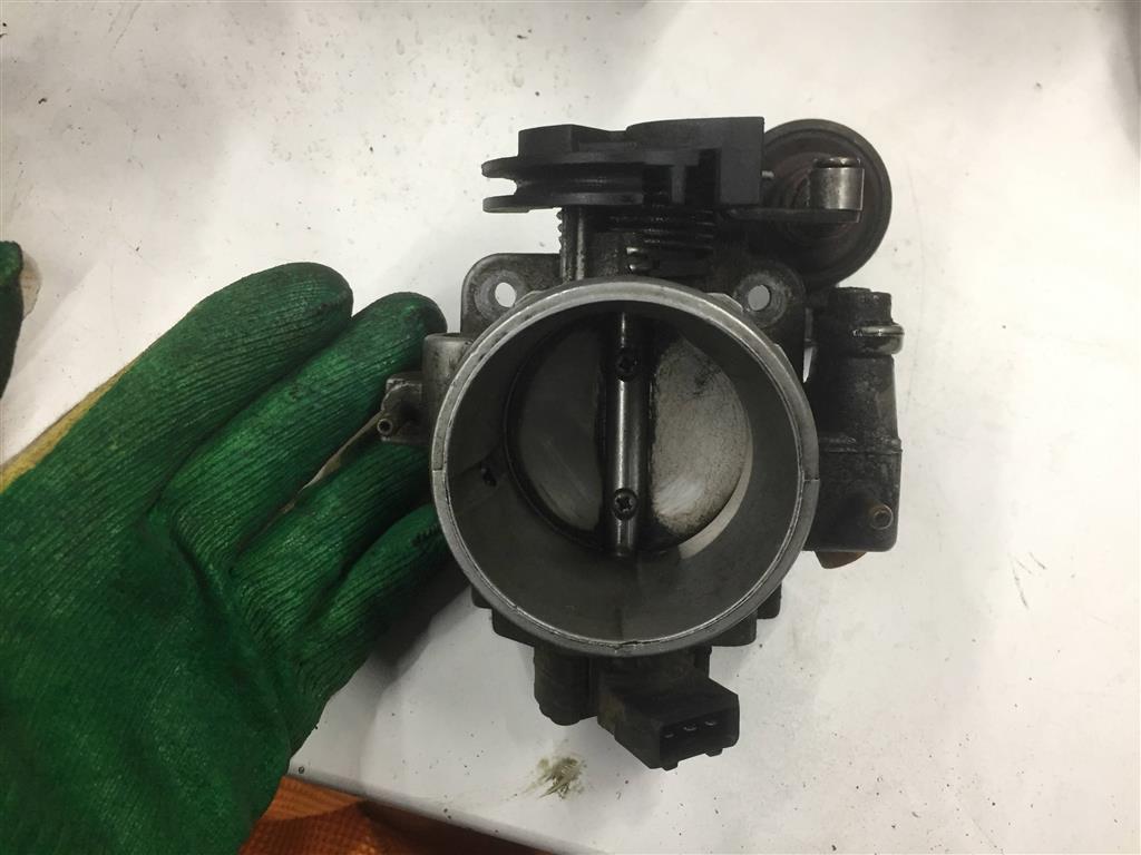 Volkswagen Passat (B3) 1988-1993 для Дроссельная заслонка