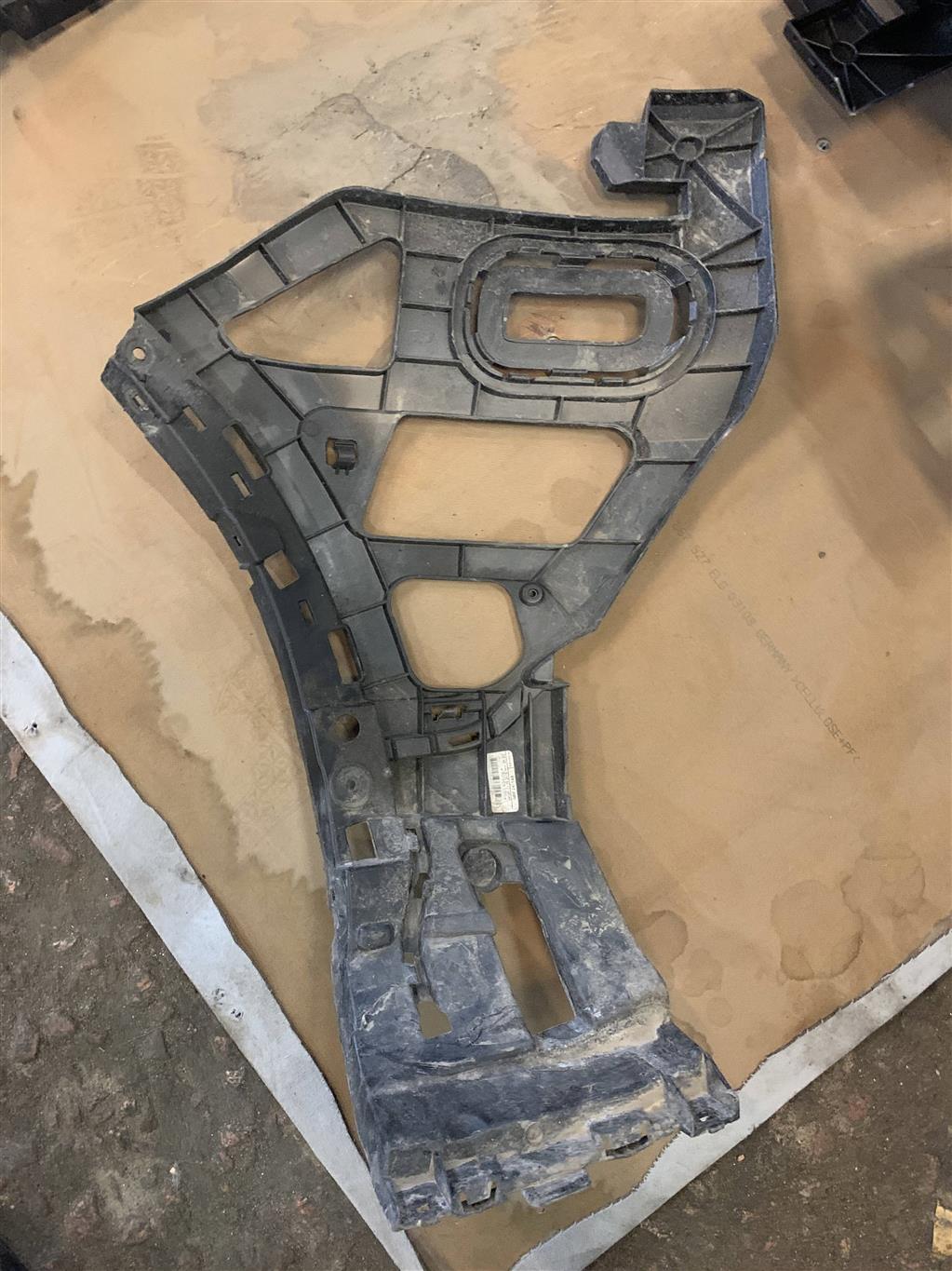 Porsche   Cayenne III 2018 - >> для Кронштейн бампера