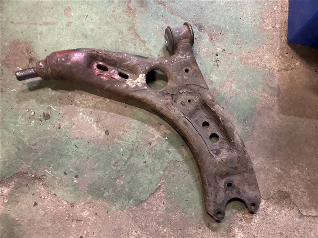 Volkswagen Passat (B7) 2011-2015 для Рычаг передний нижний правый