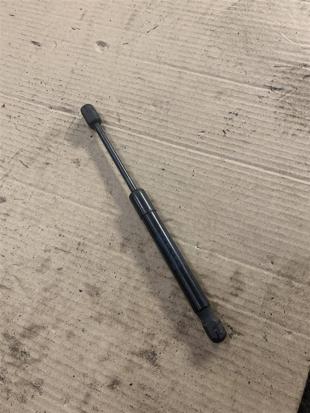 Audi A8 (D4,4H) 2011-2014 для Амортизатор капота