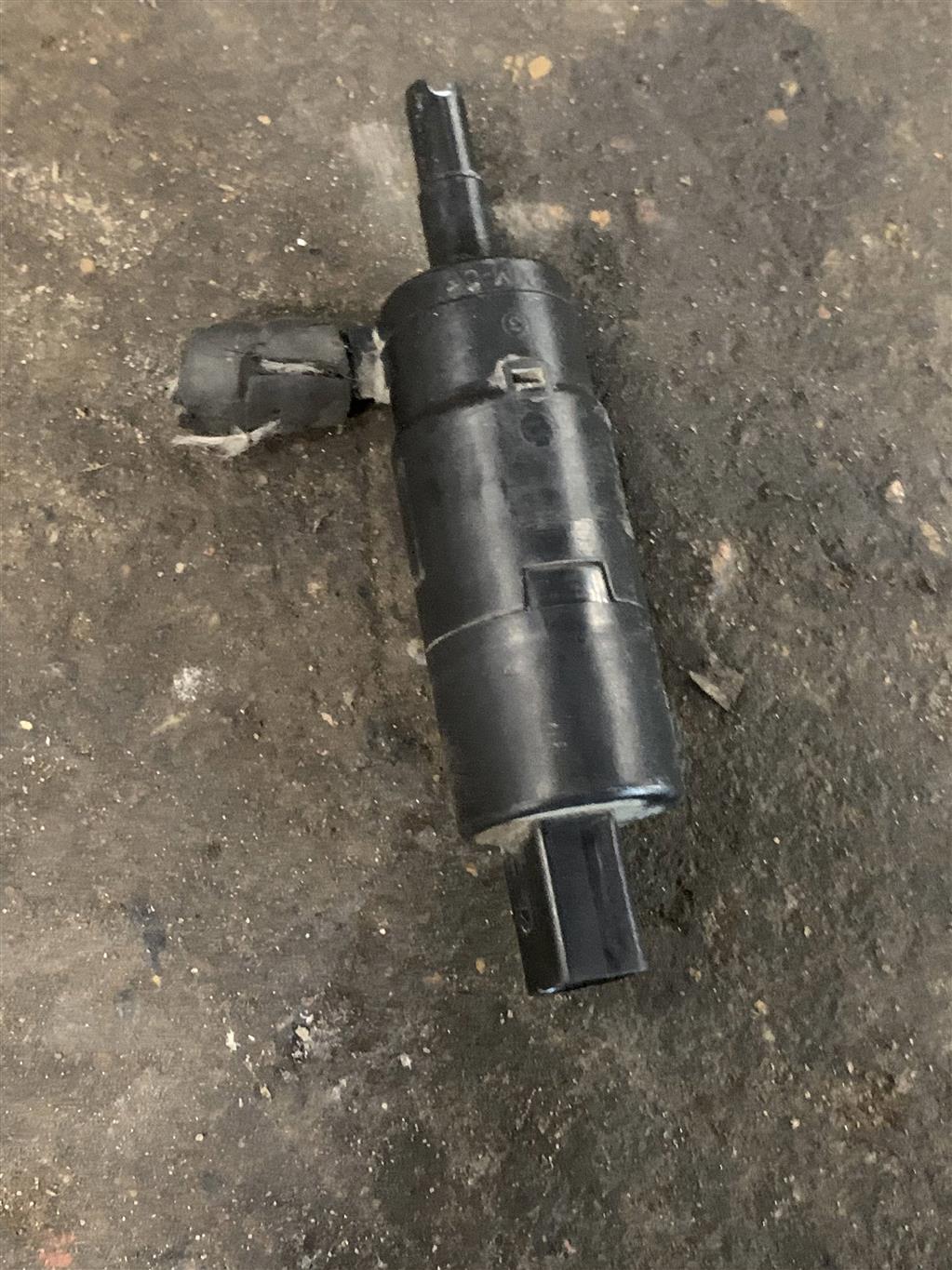 Audi Q7 (4L)  2005 - 2009 для Мотор стеклоомывателя передний