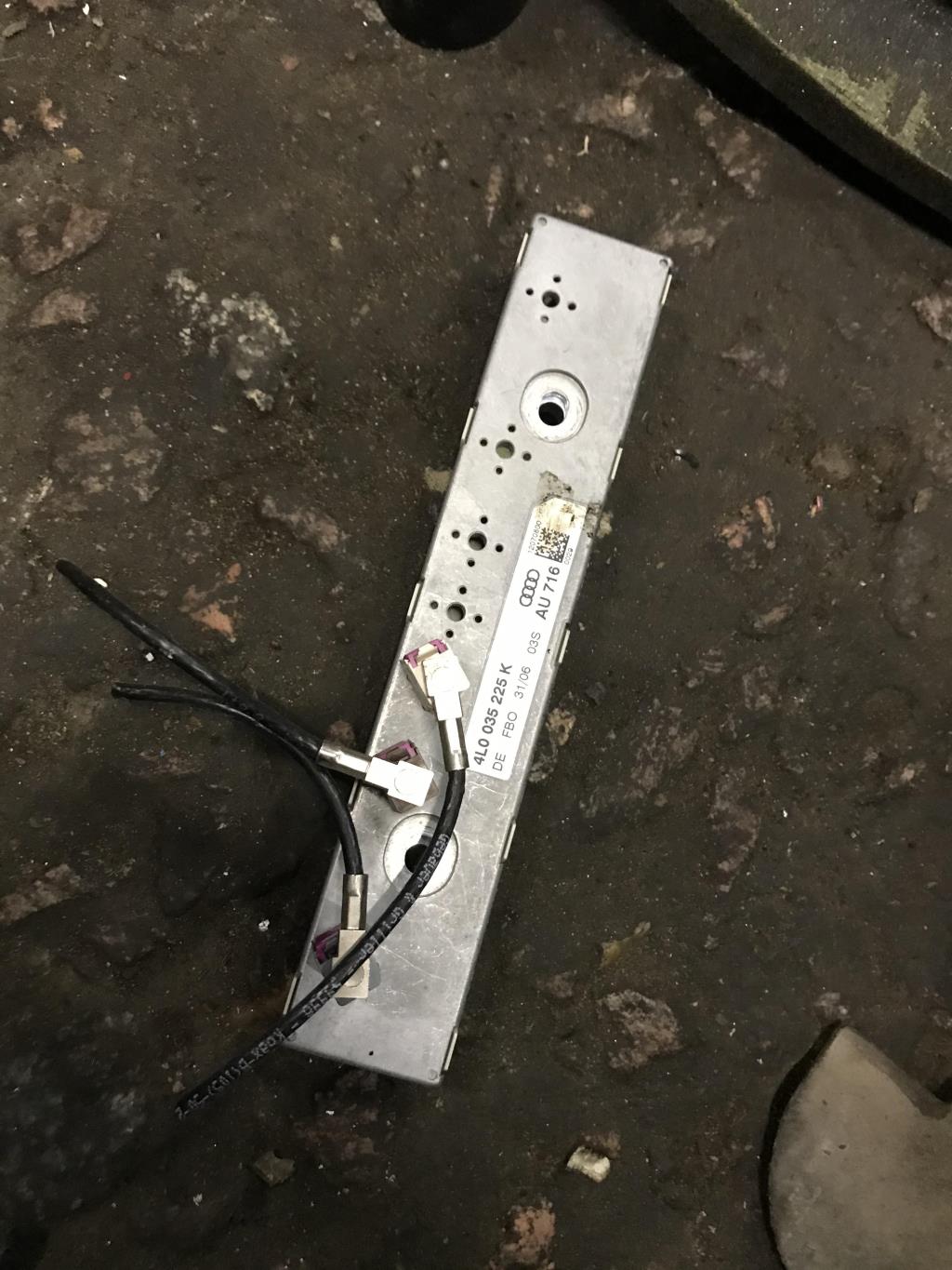 Audi Q7 (4L)  2005 - 2009 для Антенна