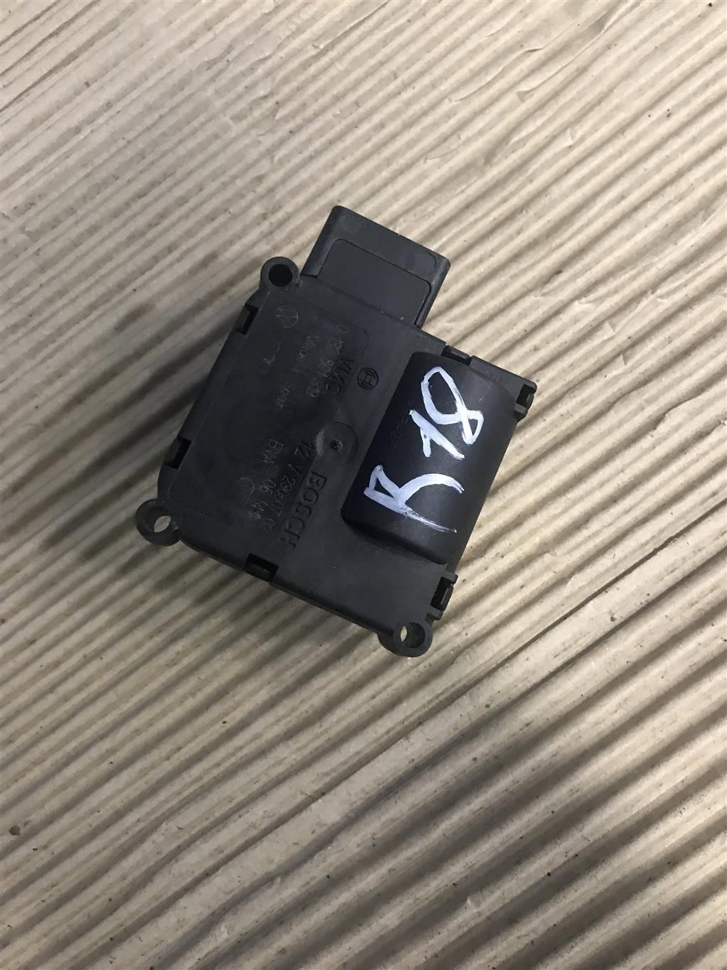 Audi Q7 (4L)  2005 - 2009 для Мотор заслонки печки