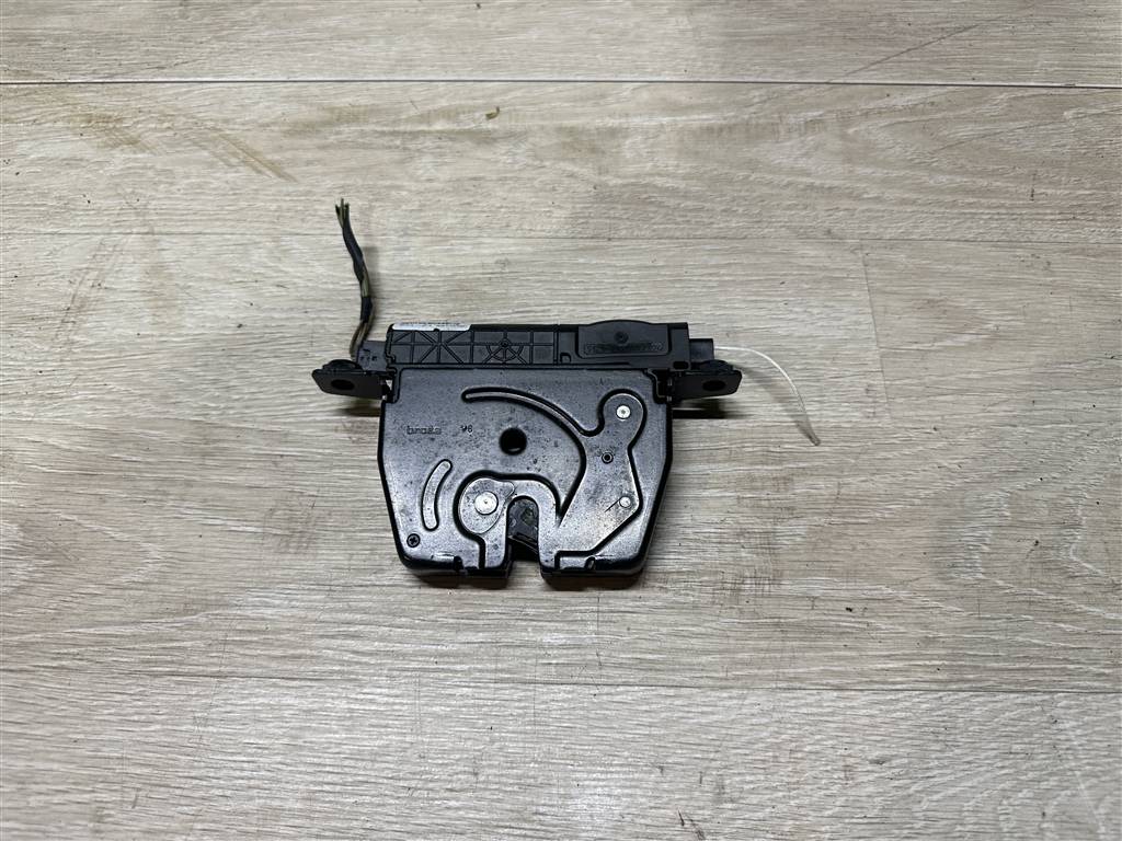 BMW 5-серия F10/F11 2009> для Замок багажника