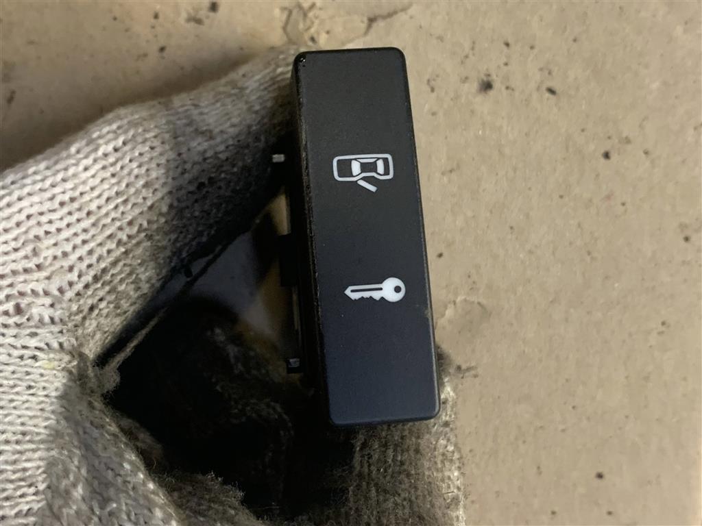 Volkswagen Touareg 7L 2002-2006 для Кнопка центрального замка